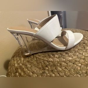 BCBG CLEAR HEELS SIZE 9